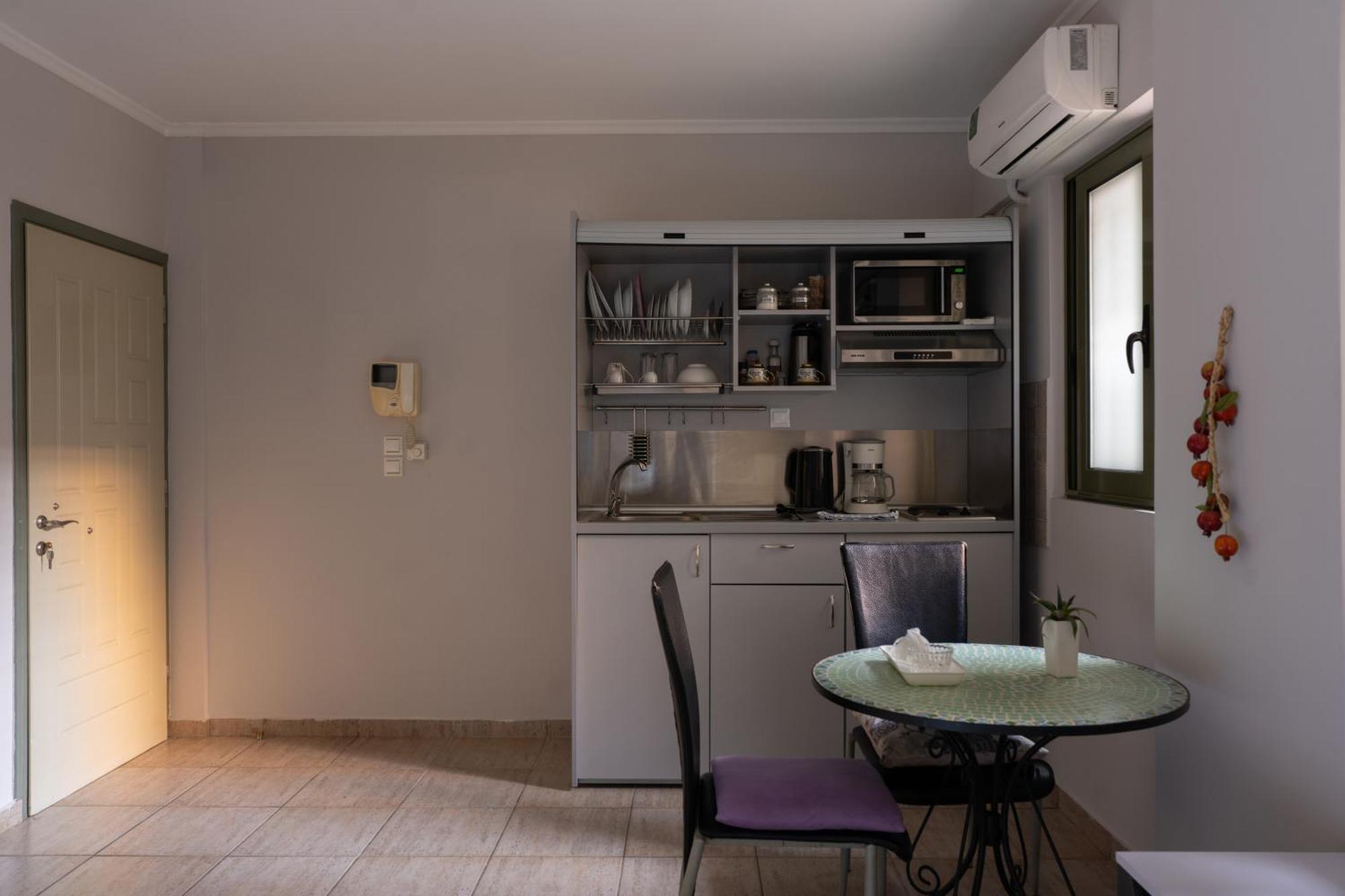 Central Studio - Fully Equiped. Ideal For Couples พาทรา ภายนอก รูปภาพ